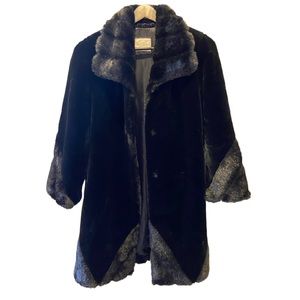 COPY - Nw/oT Faux fur 100% Modacrylic coat. Please read for sizing details